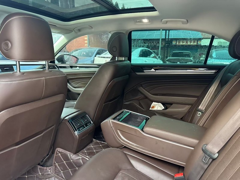 青岛23年大众辉昂5