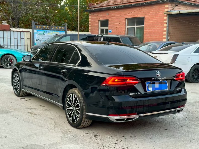 青岛23年大众辉昂8