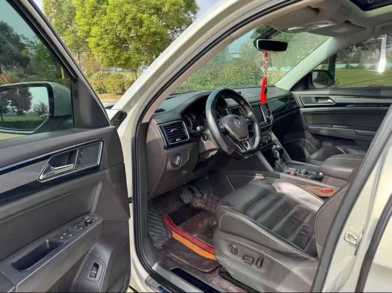 南通17年大众途昂5