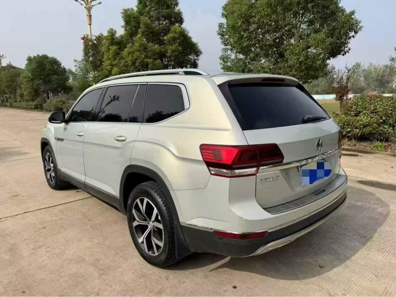 南通17年大众途昂7