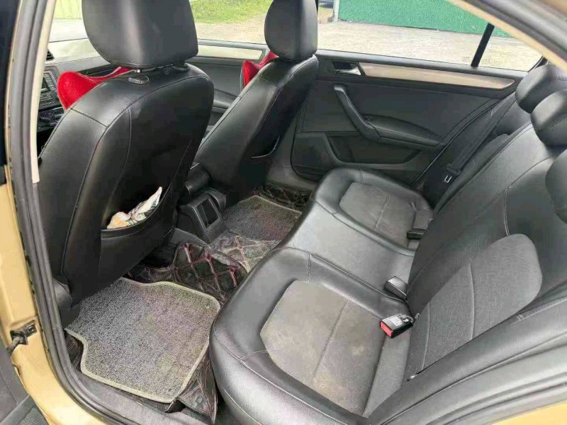 中山13年大众桑塔纳7