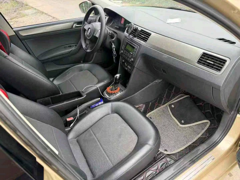 中山13年大众桑塔纳8