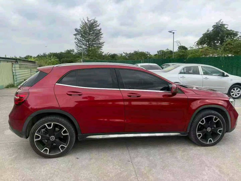 中山17年奔驰GLA3