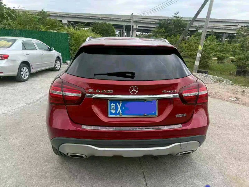 中山17年奔驰GLA4