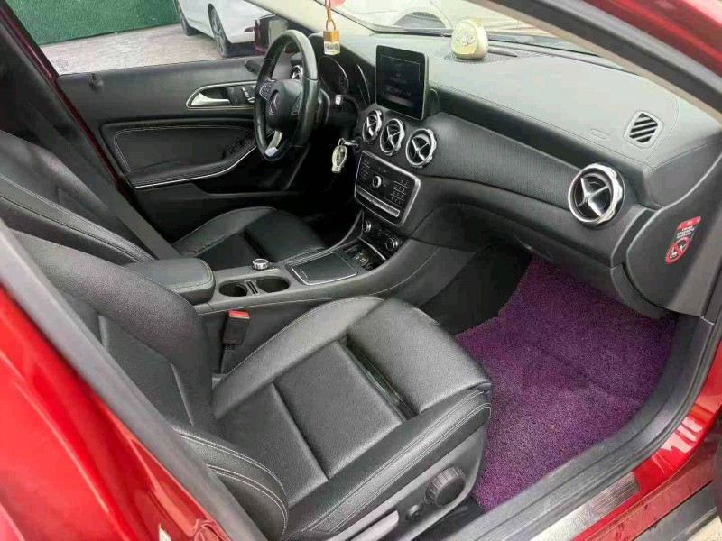 中山17年奔驰GLA9