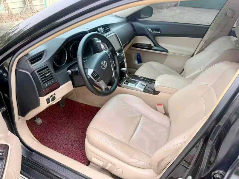 中山13年丰田锐志9