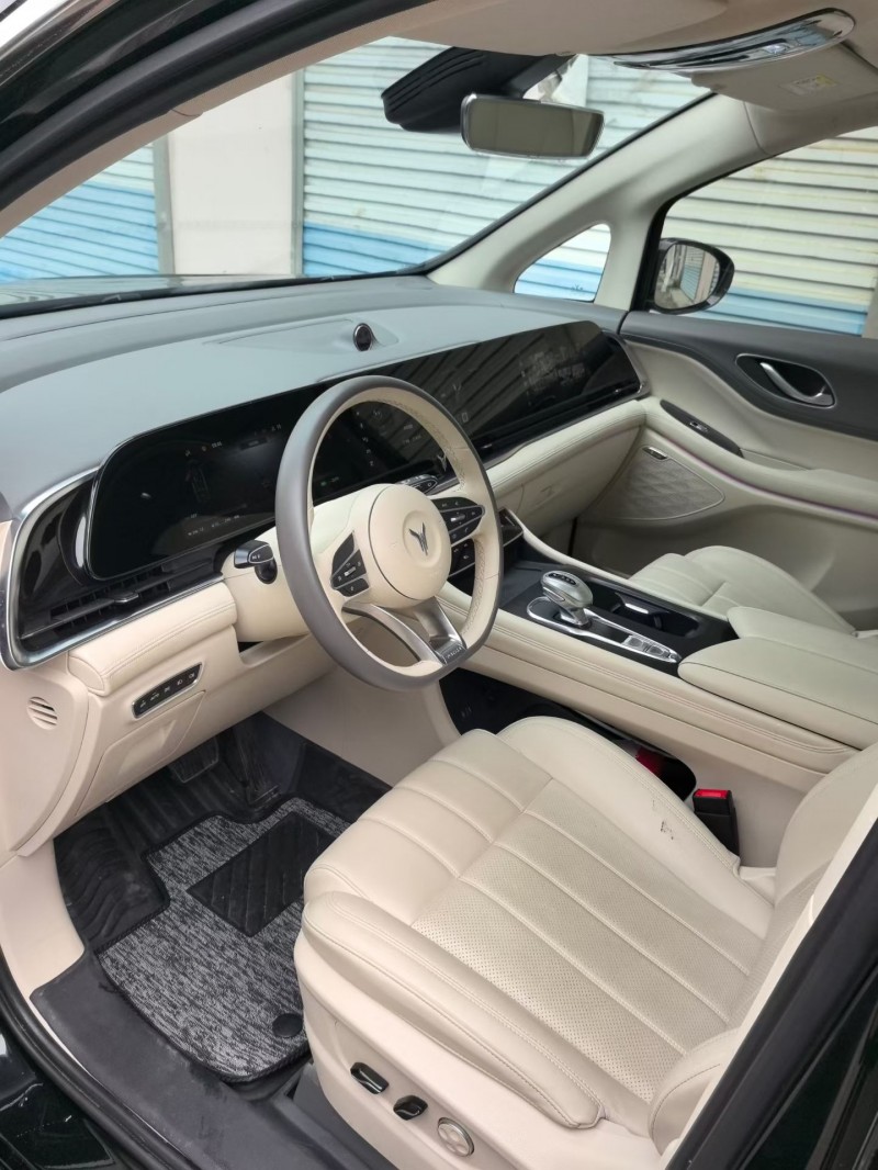 青岛24年岚图汽车梦想家4