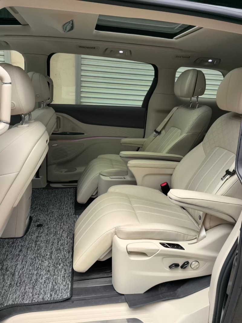 青岛24年岚图汽车梦想家6