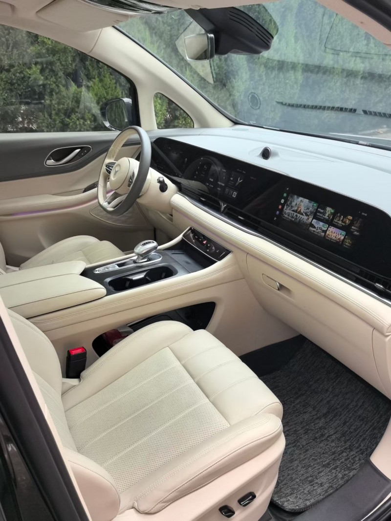 青岛24年岚图汽车梦想家7