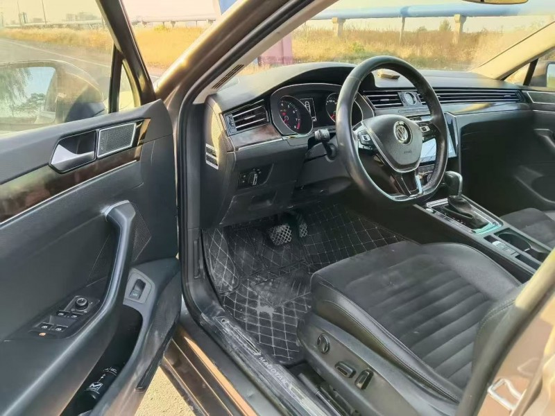 青岛17年大众迈腾4