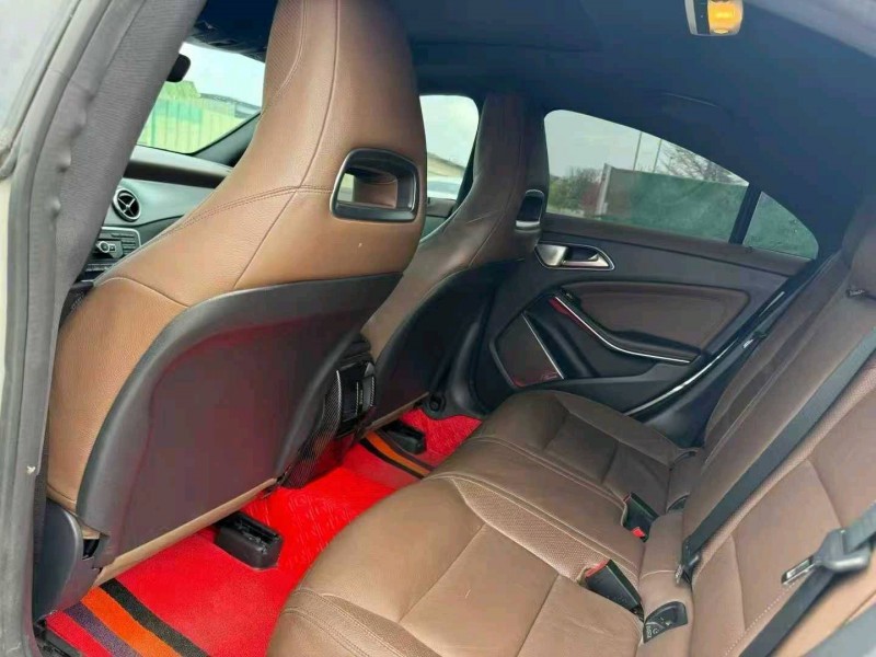 中山15年奔驰CLA8