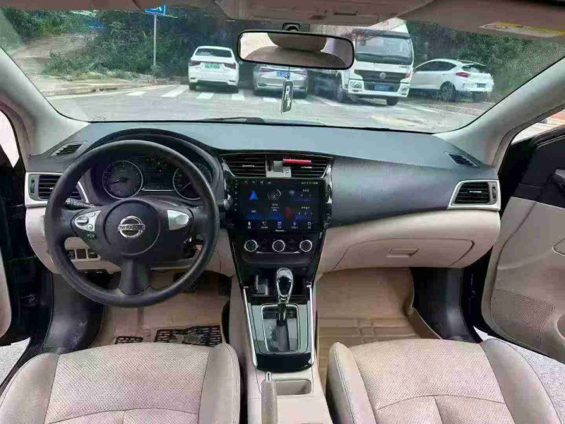 南宁17年日产轩逸5