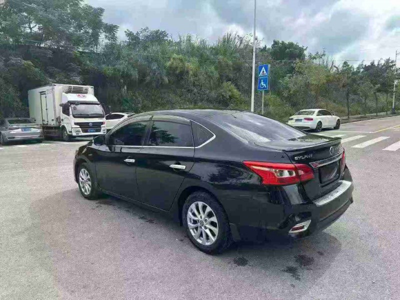 南宁17年日产轩逸7