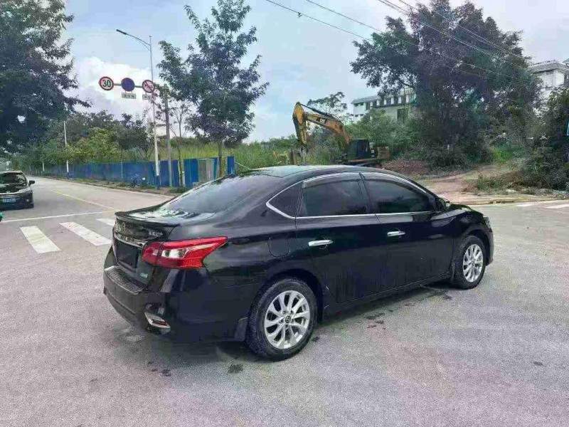 南宁17年日产轩逸8