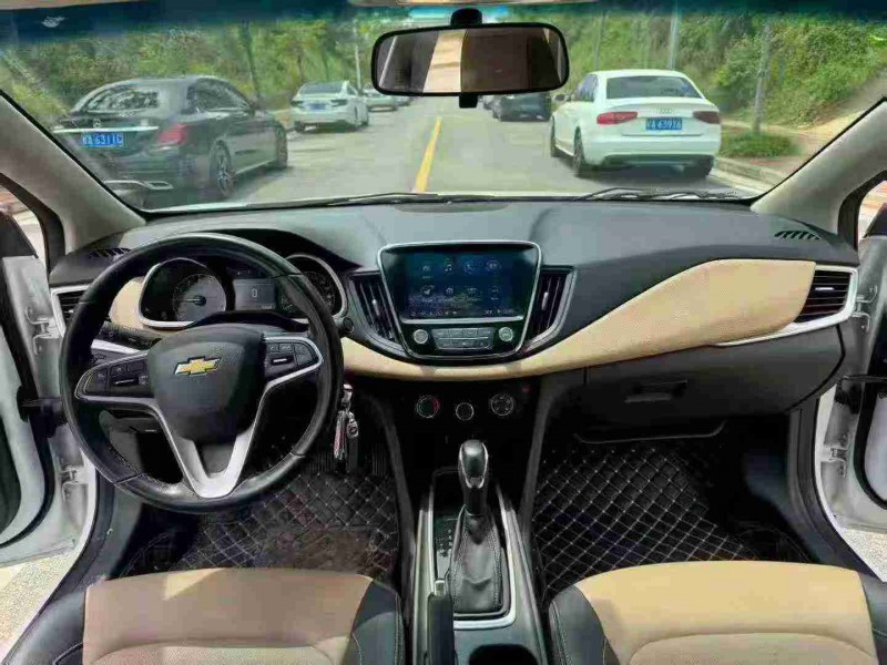 南宁22年雪佛兰科鲁泽5