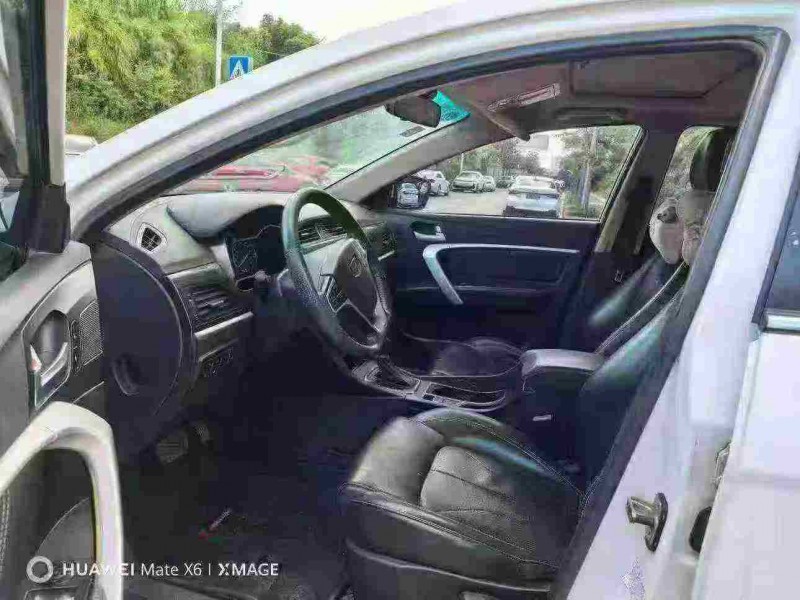 南宁17年吉利帝豪4