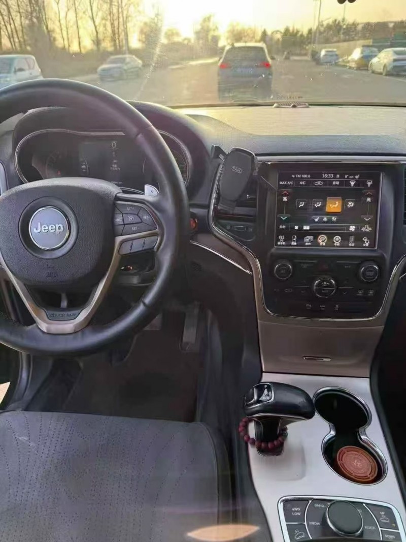 通辽13年Jeep大切诺基4