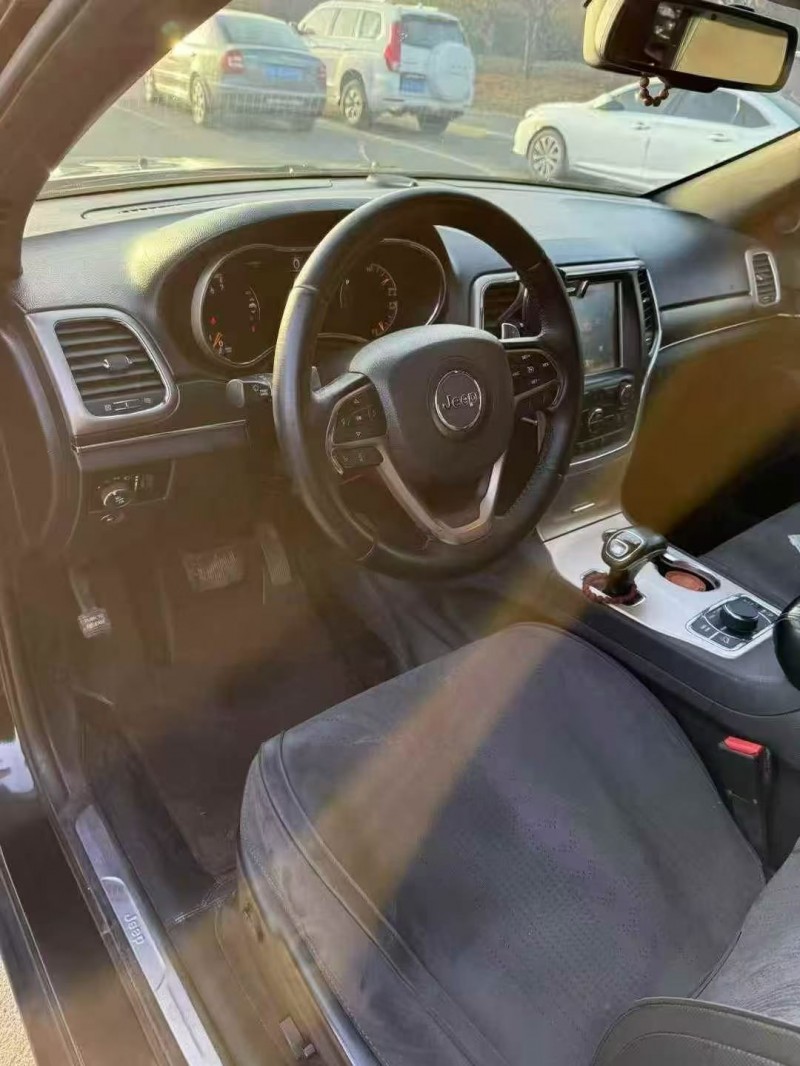 通辽13年Jeep大切诺基5