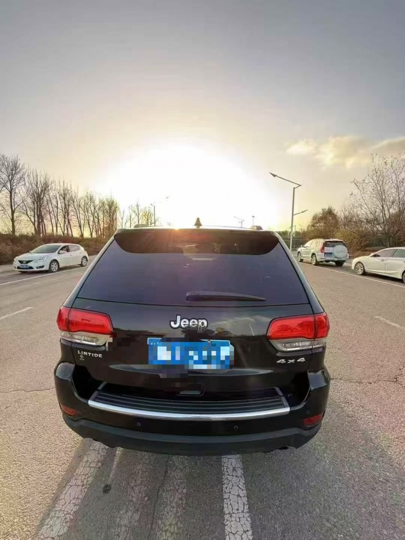 通辽13年Jeep大切诺基8