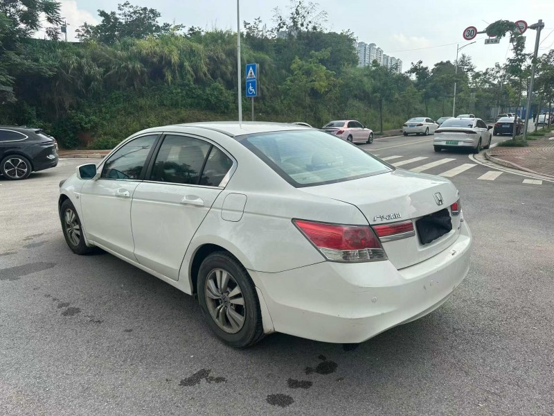 南宁12年本田雅阁8