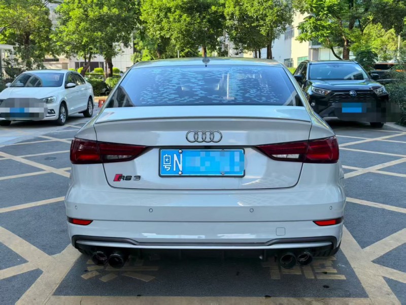 深圳17年奥迪S38