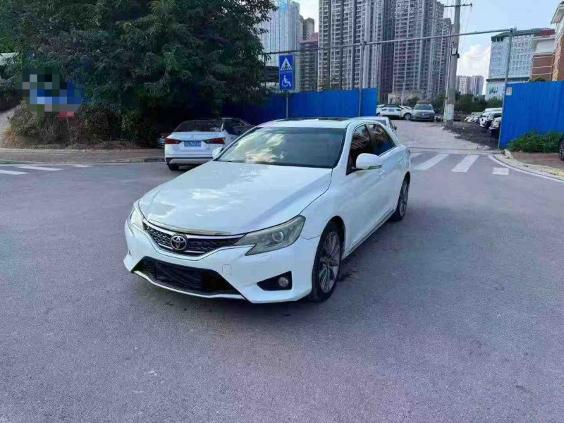 南宁14年丰田锐志2