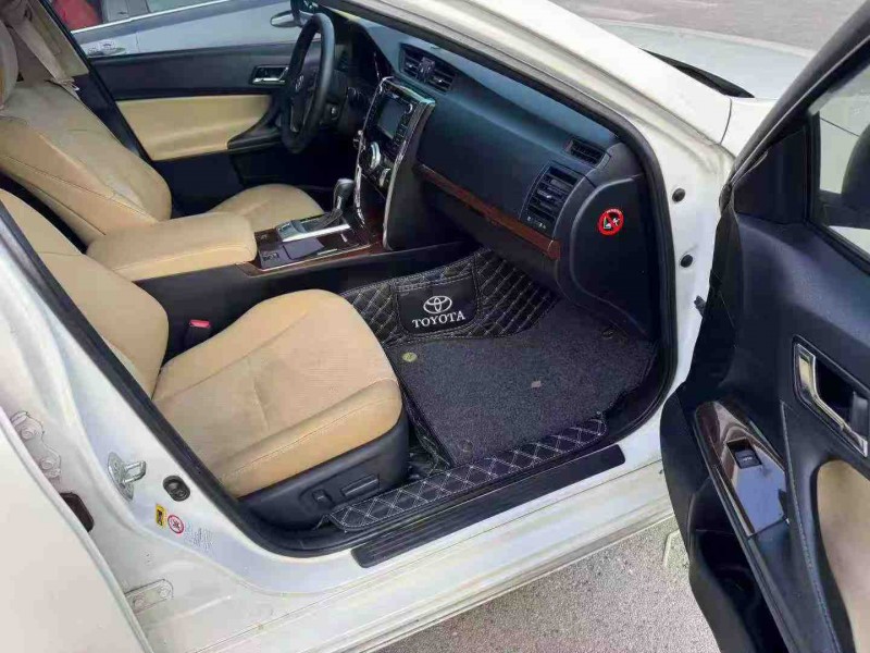 南宁14年丰田锐志5