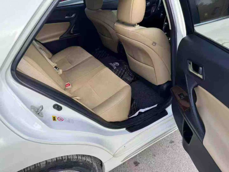 南宁14年丰田锐志6