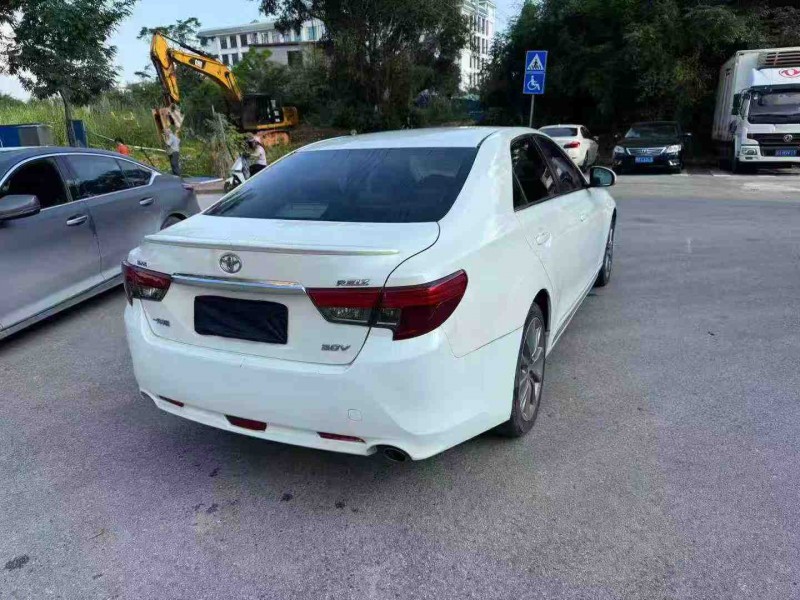 南宁14年丰田锐志8