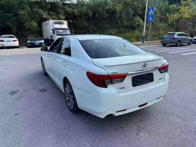 南宁14年丰田锐志9