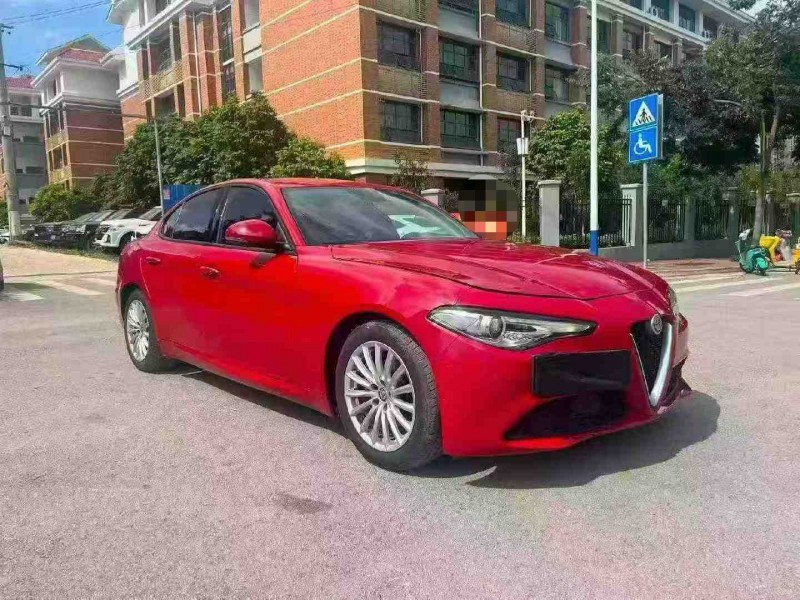 南宁19年阿尔法·罗密欧Giulia2