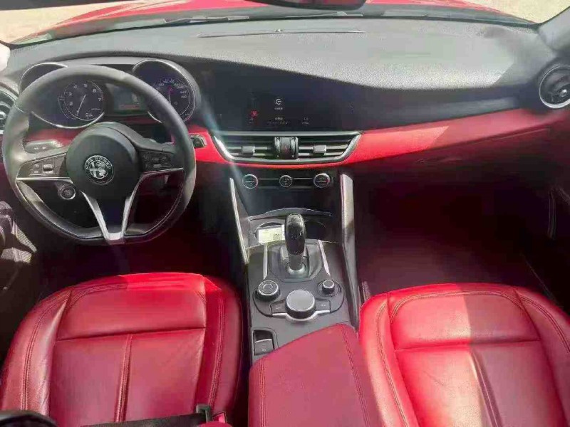 南宁19年阿尔法·罗密欧Giulia5