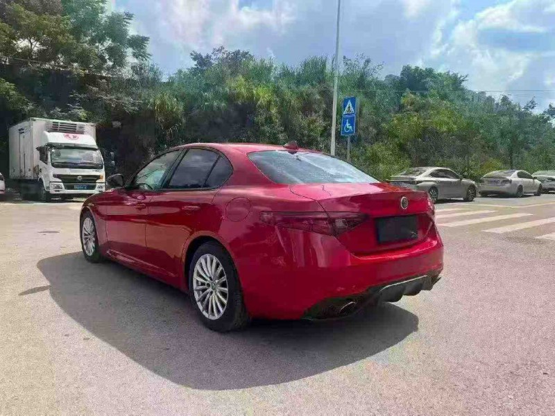 南宁19年阿尔法·罗密欧Giulia9