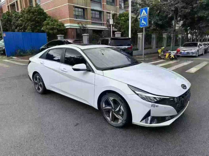 南宁23年现代伊兰特3