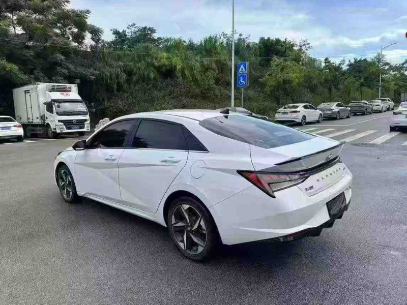 南宁23年现代伊兰特8