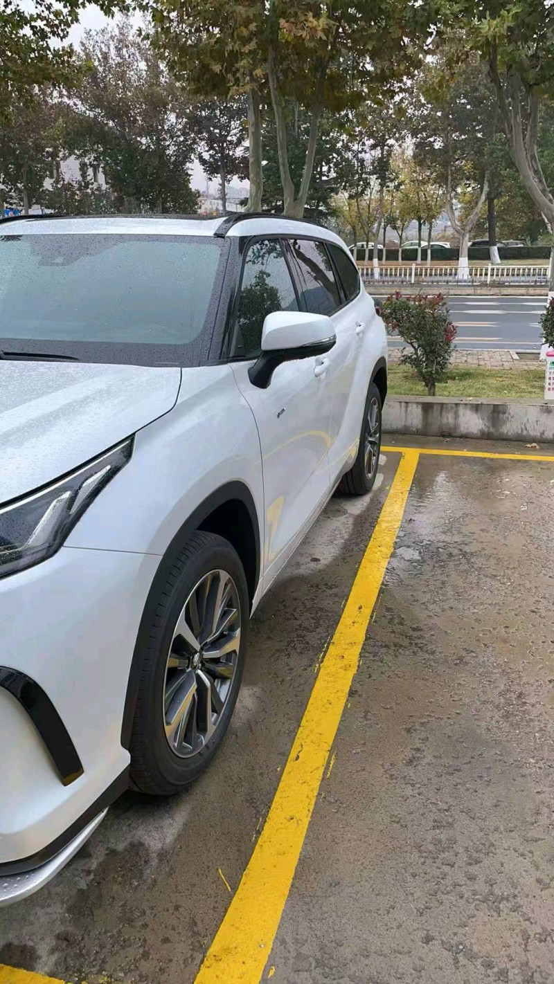 常州25年丰田皇冠3