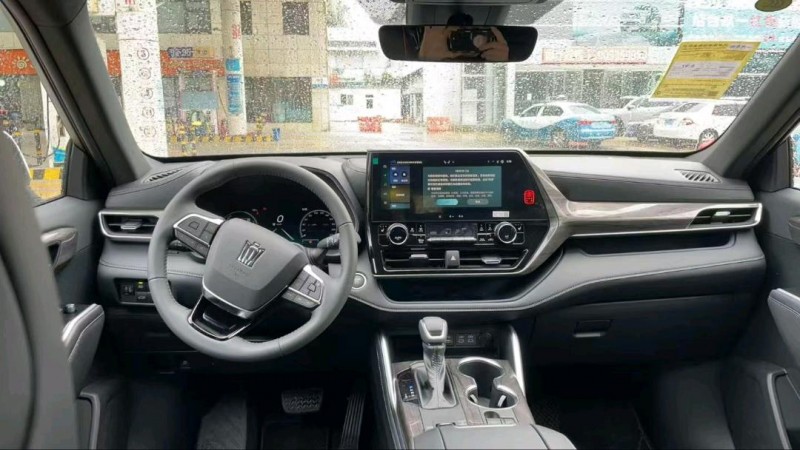 常州25年丰田皇冠4