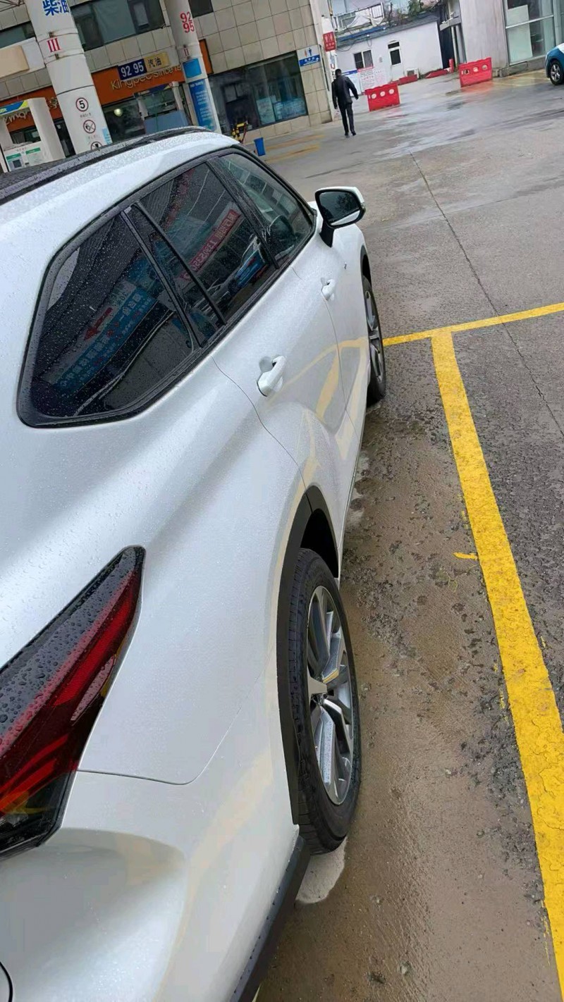 常州25年丰田皇冠8