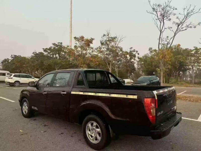 黄石17年江铃域虎8