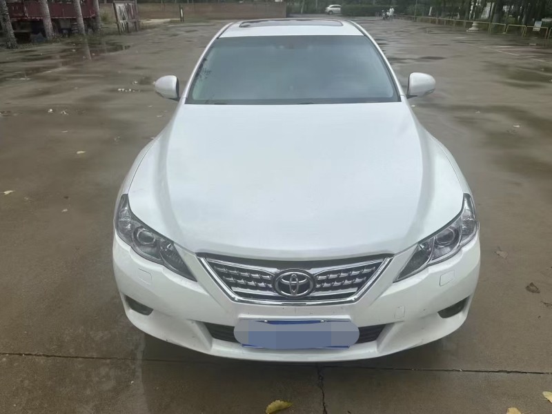 济宁12年丰田锐志1