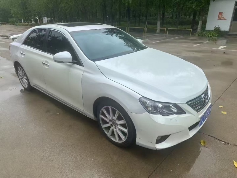 济宁12年丰田锐志2