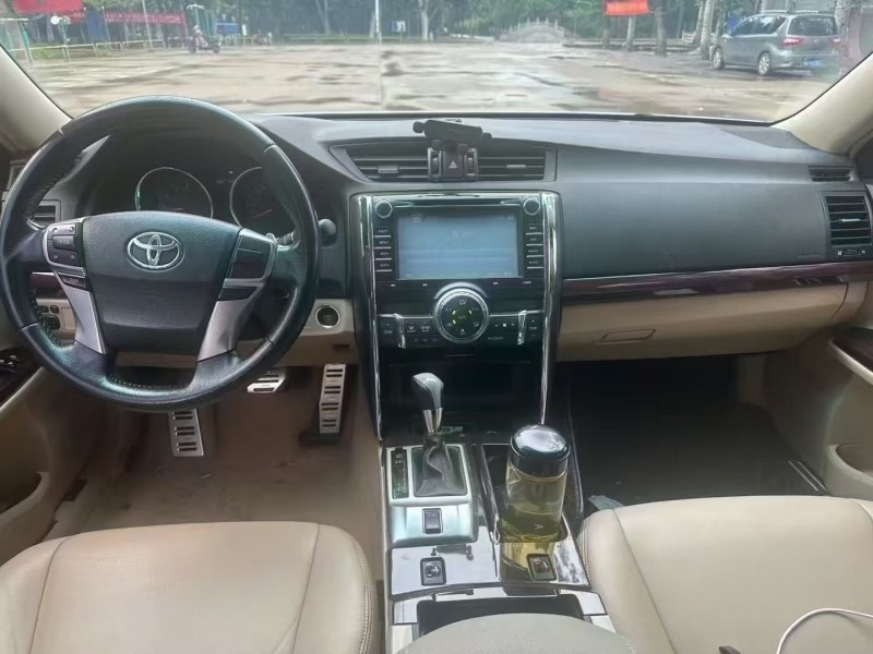 济宁12年丰田锐志6