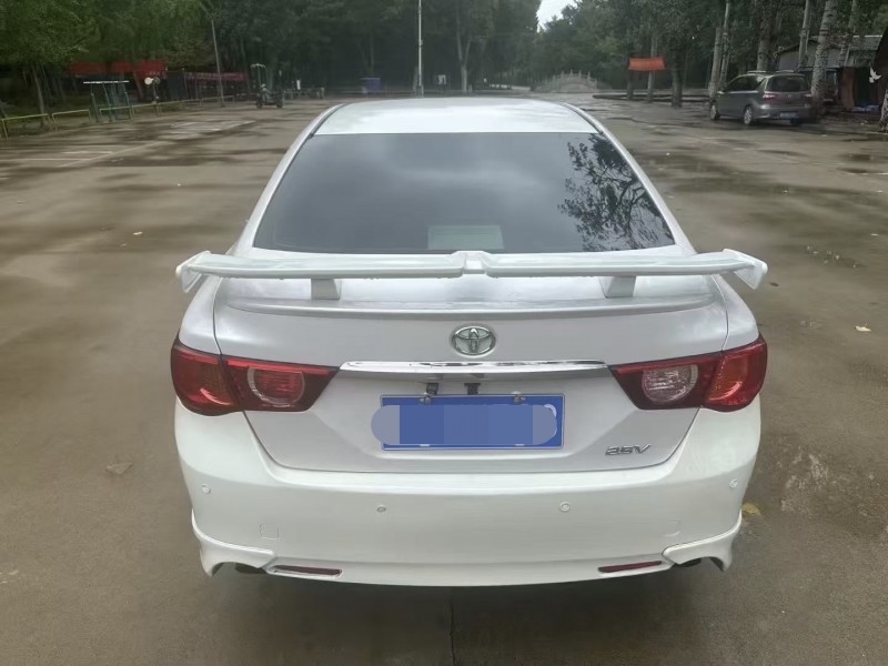 济宁12年丰田锐志8