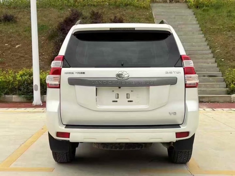 贵阳16年丰田普拉多9