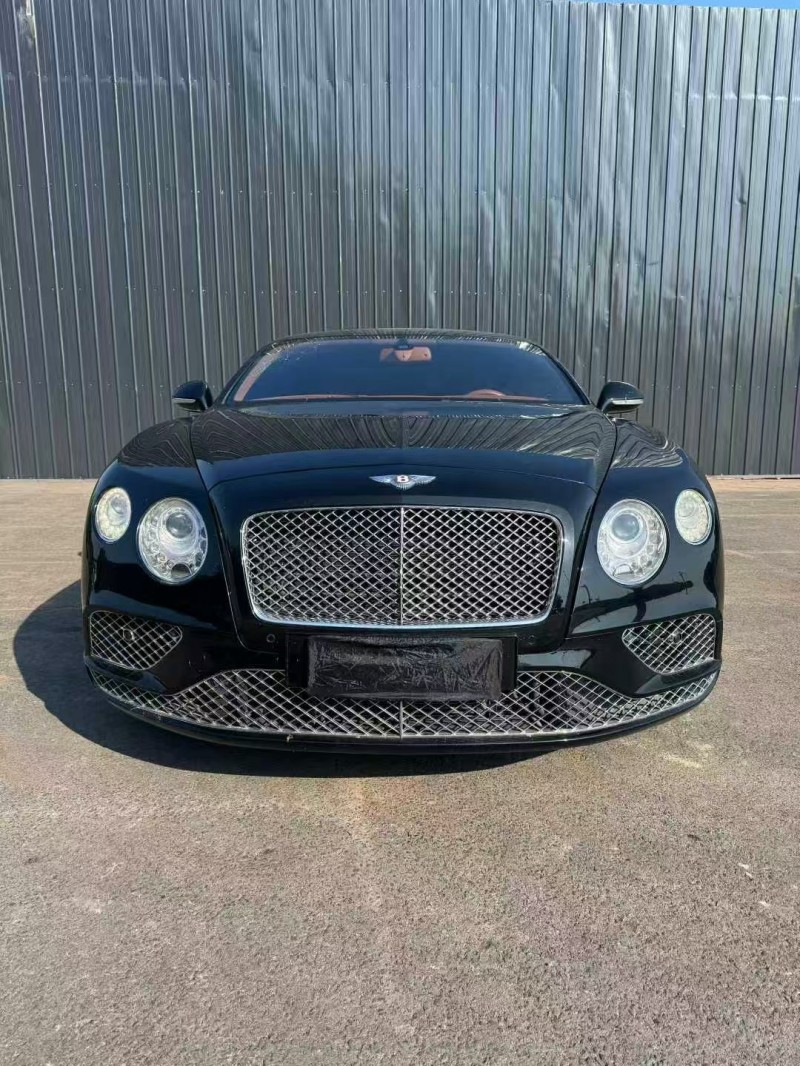 重庆18年宾利欧陆1