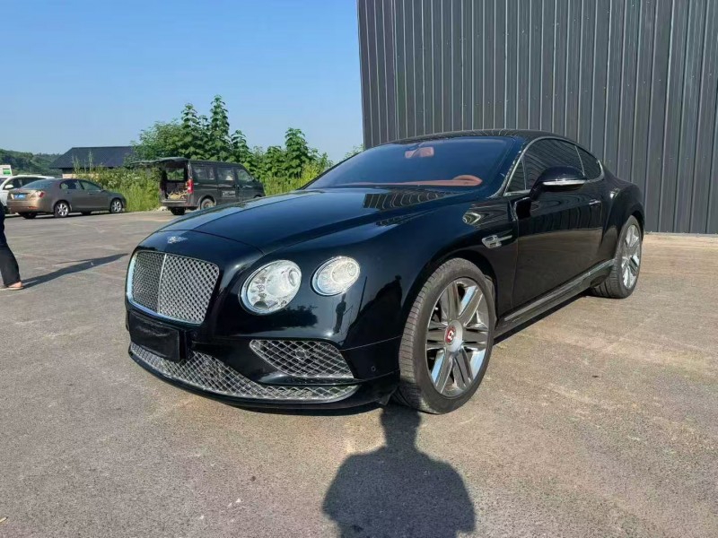 重庆18年宾利欧陆2