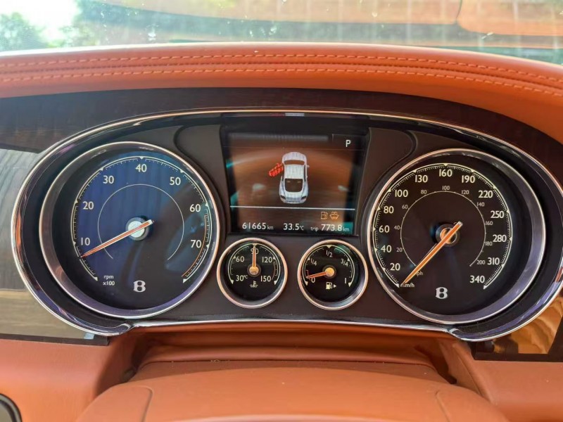 重庆18年宾利欧陆3