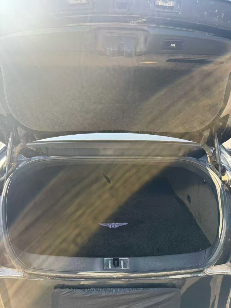 重庆18年宾利欧陆5