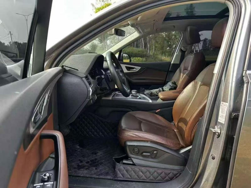 南京16年奥迪Q75