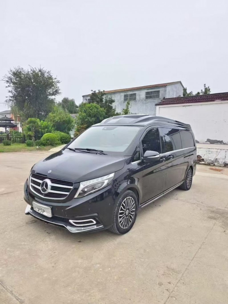 无锡19年奔驰威霆2